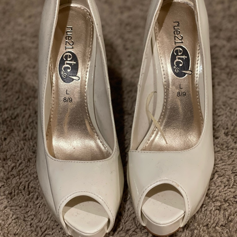 Peekaboo toe Patton leather cream shoe